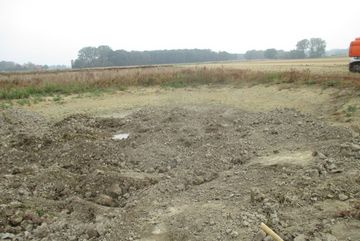 Der Teich für Rohrweihen musste von einem Bagger gegraben werden. 